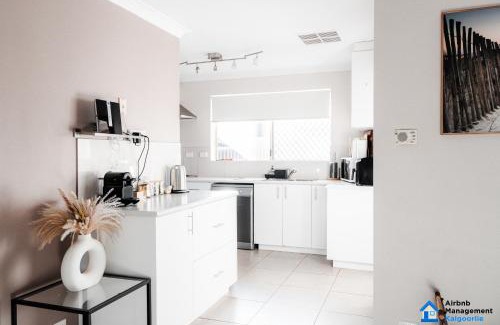 Hannans Casa | Spacious 5-bed house opposite Golf Course