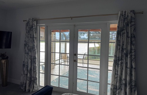 Miami Lakes Casa | Spacious 5-bed Lake Front Home in charming Miami Lakes with Swim Spa Gym & Dock