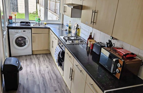 Horfield Casa | Spacious 5-Bed Parking, WiFi & Self Check-In nr UWE
