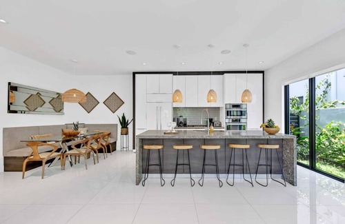 Colee Hammock Casa | Spacious 5-bedroom Modern Mansion in las olas Fort Lauderdale/sleeps 12