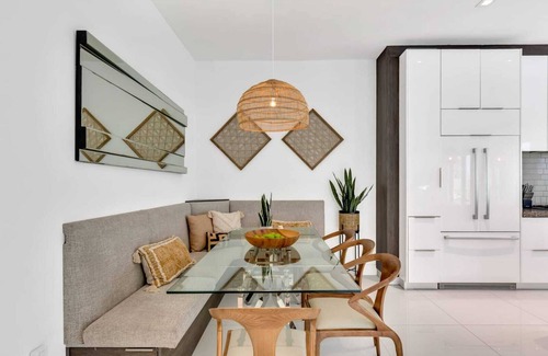 Colee Hammock Casa | Spacious 5-bedroom Modern Mansion in las olas Fort Lauderdale/sleeps 12