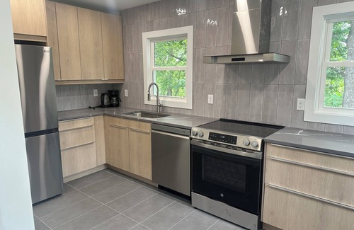 West Des Moines Casa | Spacious 5-bedroom house in welcoming West Des Moines with AC