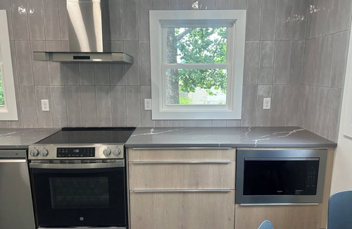 West Des Moines Casa | Spacious 5-bedroom house in welcoming West Des Moines with AC