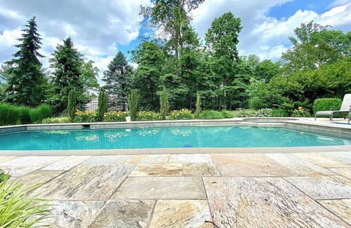 Saint Davids Casa | Spacious 5-bedroom house, with pool and hot tub, 1 mile from Aronimink