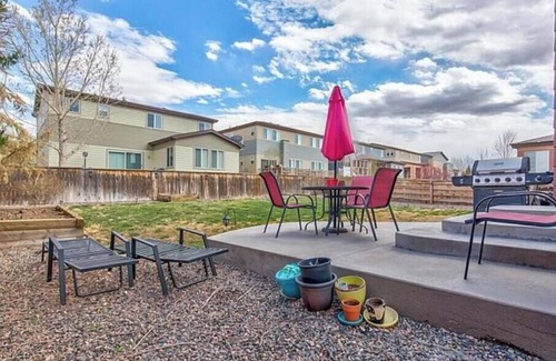 Commerce City Casa | Spacious 5-bedroom house in wonderful Commerce City with WiFi, fitness room