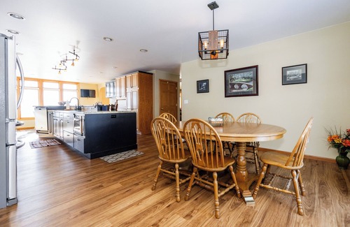 Detroit Lakes Casa | Spacious 5-bedroom house in terrific Detroit Lakes with WiFi, AC on Detroit lake