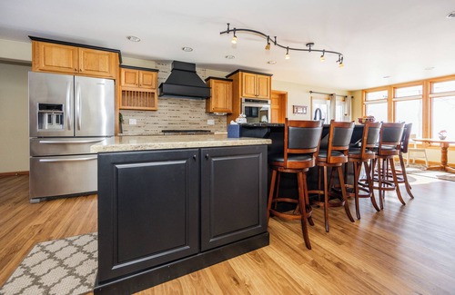 Detroit Lakes Casa | Spacious 5-bedroom house in terrific Detroit Lakes with WiFi, AC on Detroit lake