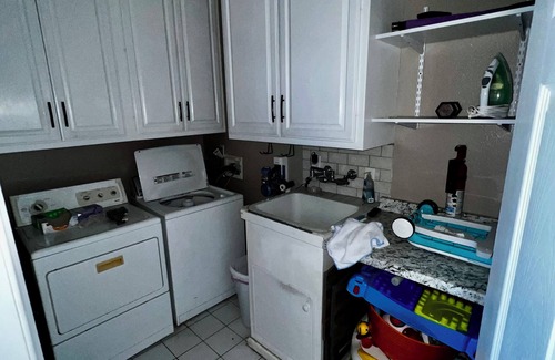 Santa Clarita Casa | Spacious 5-bedroom house in marvelous Santa Clarita with spectacular view.