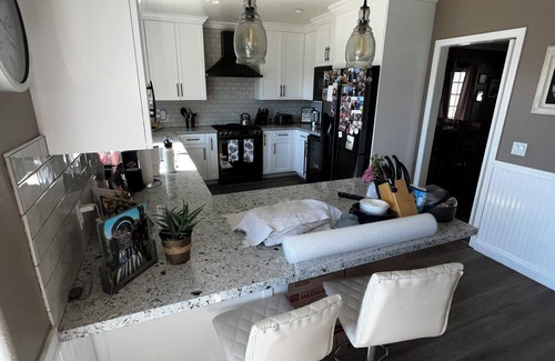 Santa Clarita Casa | Spacious 5-bedroom house in marvelous Santa Clarita with spectacular view.