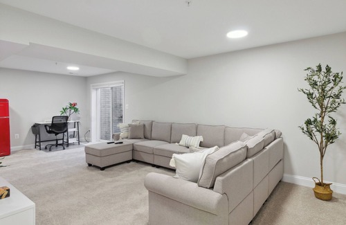 Colesville Casa | Spacious 5-bedroom house with fitness room and AC in pleasant Silver Spring