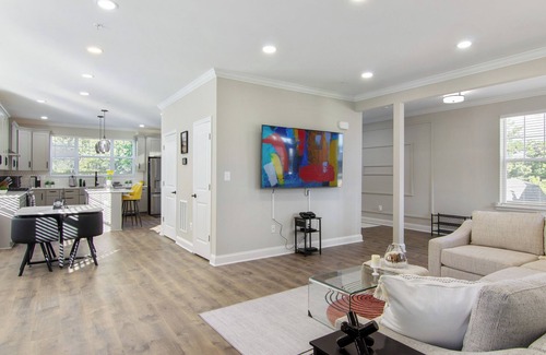 Colesville Casa | Spacious 5-bedroom house with fitness room and AC in pleasant Silver Spring