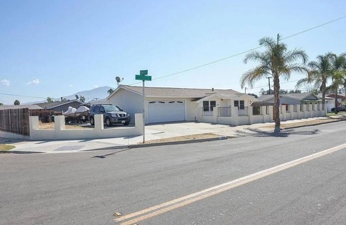 La Presa Casa | Spacious 5-bedroom house with WiFi and AC in fabulous Spring Valley