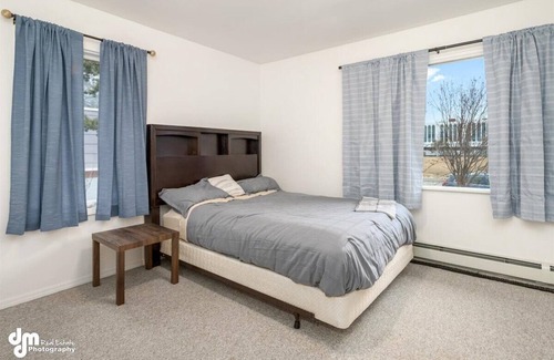 South Addition Casa | Spacious 5-bedroom, 2 Level House in Downtown Anchorage