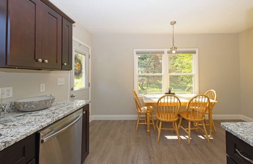 Baraboo Casa | Spacious 5-bedroom 4- bath house 1- mile to Devil's Lake.