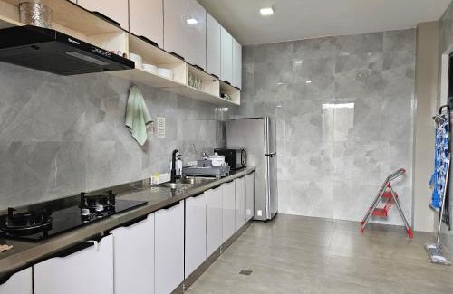 Legazpi Apartamento | Spacious 5-bedroom, 4-bath townhouse in Legazpi City