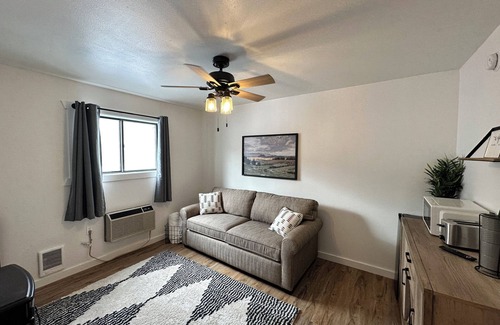 Cody Cabina | Spacious 5-bedroom, 5-Bathroom lodge! Sleeps 22! Across from famous Cody rodeo!