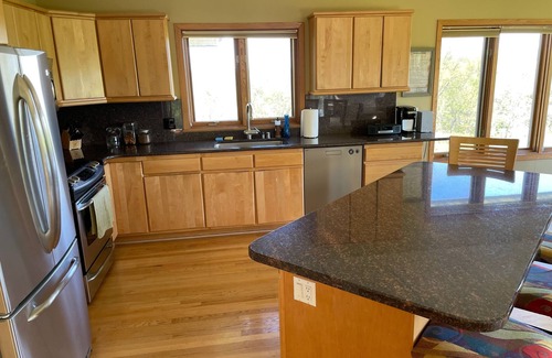 Verona Casa | Spacious 5-bedroom 80 acres family farm retreat with AC, WiFi in rural Verona