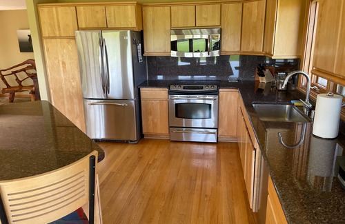 Verona Casa | Spacious 5-bedroom 80 acres family farm retreat with AC, WiFi in rural Verona