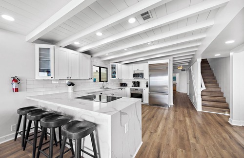 Capistrano Beach Casa | Spacious 5-bedroom Beachfront Home on Beach Road!