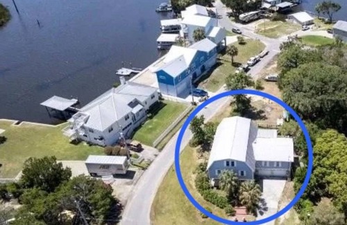 Old Homosassa Casa | Spacious 5-bedroom beautiful water view home with private boat dock steps away.