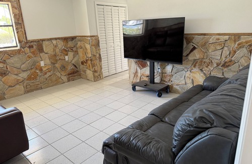 Old Homosassa Casa | Spacious 5-bedroom beautiful water view home with private boat dock steps away.