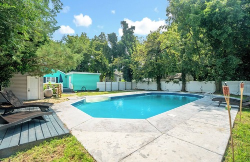 Norfolk Casa | Spacious 5-bedroom bungalow in charming Norfolk with AC, WiFi