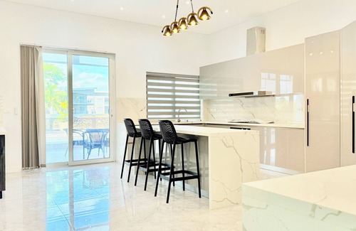 Wailoloa Casa | Spacious 5-bedroom bungalow in charming Fantasy Island, Nadi