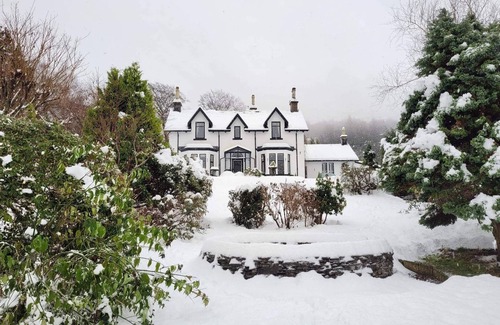 Arrochar Casa | Spacious 5-bedroom country house in beautiful Loch Lomond Natl Park with WiFi