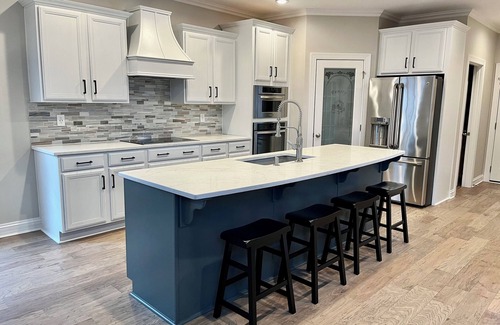 Buechel Casa | Spacious 5-bedroom house in Walking Distance to Restaurants