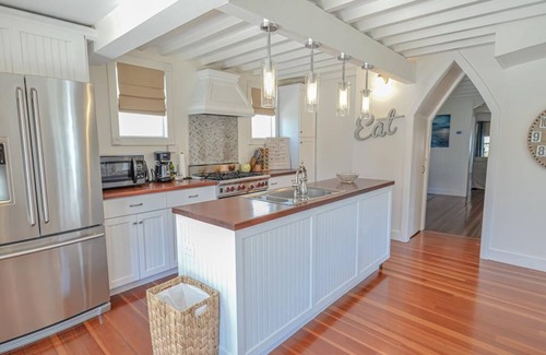 East Chop Casa | Spacious 5-bedroom house with AC and WiFi in brilliant Oak Bluffs