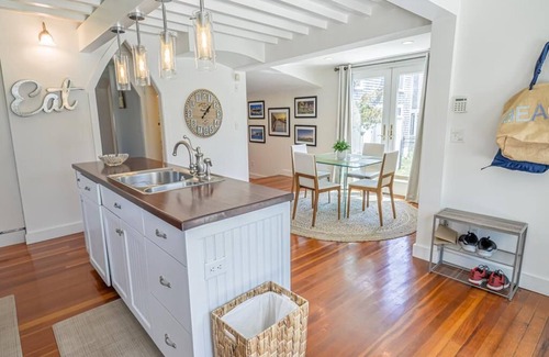 East Chop Casa | Spacious 5-bedroom house with AC and WiFi in brilliant Oak Bluffs
