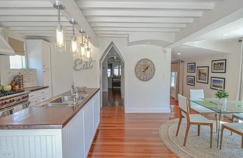 East Chop Casa | Spacious 5-bedroom house with AC and WiFi in brilliant Oak Bluffs