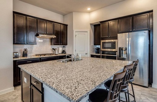 Hutto Casa | Spacious 5-bedroom house in delightful Round Rock with high speed WiFi,