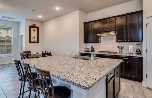 Hutto Casa | Spacious 5-bedroom house in delightful Round Rock with high speed WiFi,