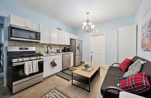 Wilmington Casa | Spacious 5-bedroom house with 1King + 4queen beds in lovely Wilmington