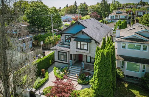 Dunbar Casa | Spacious 5-bedroom house in fabulous Vancouver, Sleeps 9+1