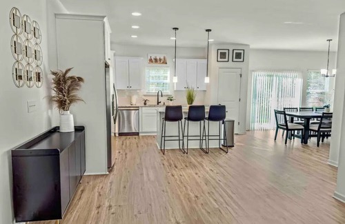 Toddville Road Casa | Spacious 5-bedroom house in Prime Charlotte Location with Garage & Fenced Yard