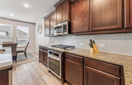 South Arlington Casa | Spacious 5-bedroom house in charming Mansfield with AC
