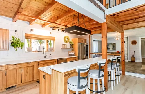 Wilson Creek Casa | Spacious 5-bedroom house w/ fishing pond, WiFi, hot tub in Grayson Co Mountains
