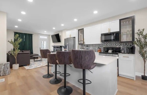 Glen Echo Apartamento | Spacious 5-Bedroom Home with Hot Tub