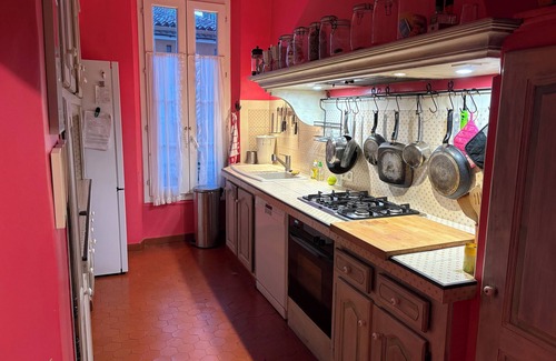 Carces Casa | Spacious 5-bedroom Home with AC, pool, WiFi and more in charming Carcès
