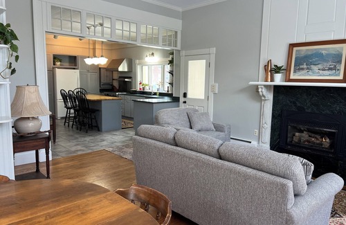 Brandon Casa | Spacious 5-bedroom home in downtown Brandon