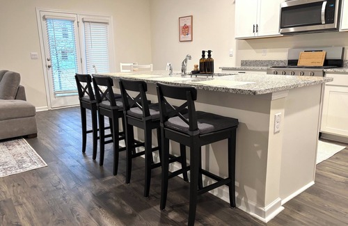 Newnan Casa | Spacious 5-Bedroom Home Near Piedmont Hospital in Newnan with AC, WiFi, W&D