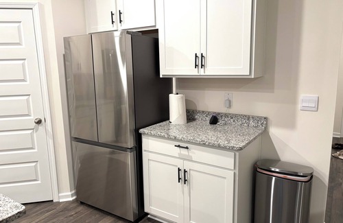 Newnan Casa | Spacious 5-Bedroom Home Near Piedmont Hospital in Newnan with AC, WiFi, W&D