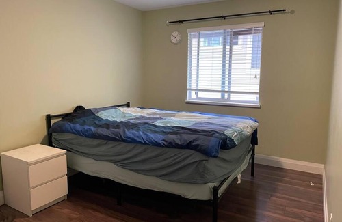 Langley Casa | Spacious 5-bedroom home with parking