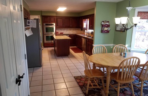 Dunwoody Casa | Spacious 4 -bedroom house in welcoming Dunwoody, large back yard. Close to MARTA