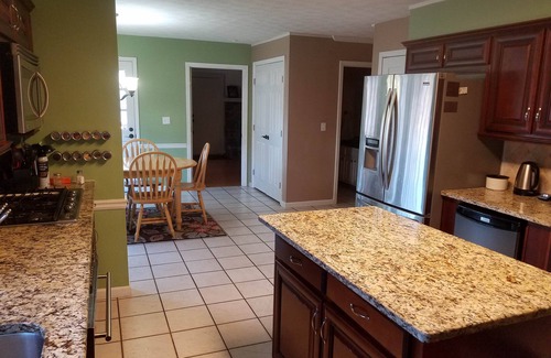 Dunwoody Casa | Spacious 4 -bedroom house in welcoming Dunwoody, large back yard. Close to MARTA