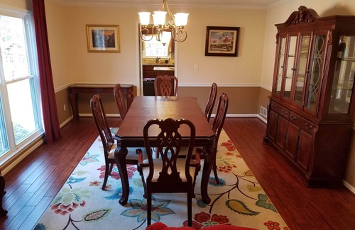 Dunwoody Casa | Spacious 4 -bedroom house in welcoming Dunwoody, large back yard. Close to MARTA