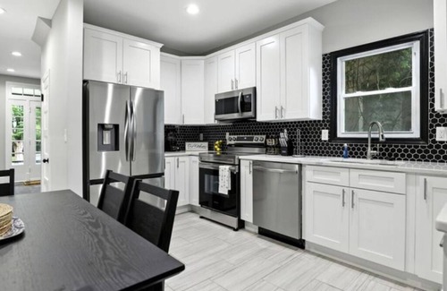 Bellevue Casa | Spacious 5-bedroom house in Richmond with AC, WiFi - Perfect for Groups