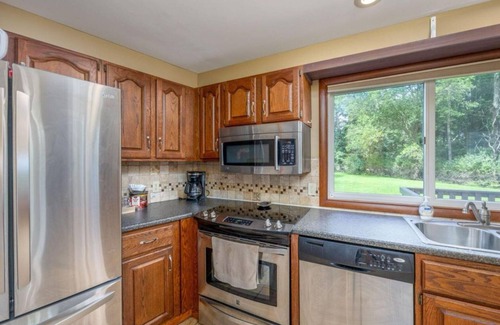 Canadian Lakes Casa | Spacious 5-bedroom house in charming Canadian Lakes